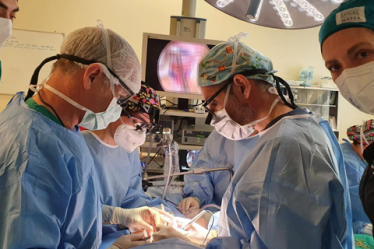 Thumbnail - Médico francés expone técnicas quirúrgicas que ayudarían a niños chilenos
